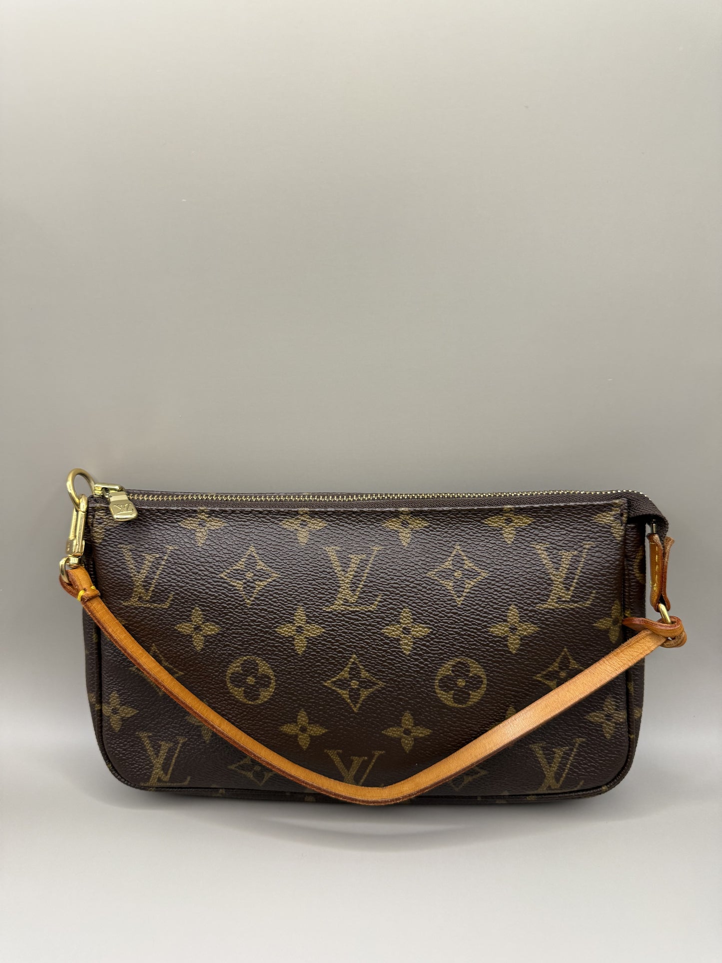 Preloved 2009 Louis Vuitton Classic Monogram Pouchette